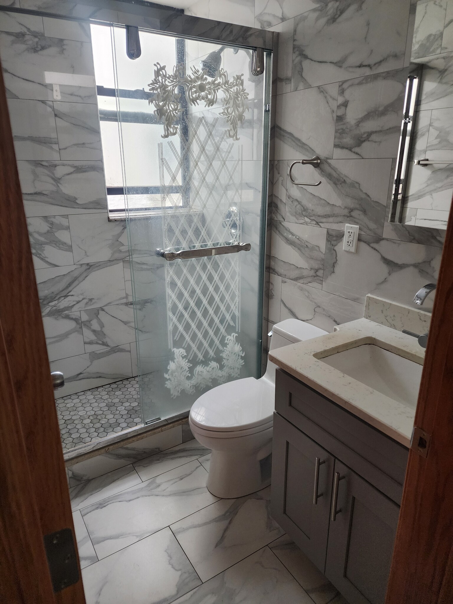 1st full bathroom - 13259 Maple Ave
