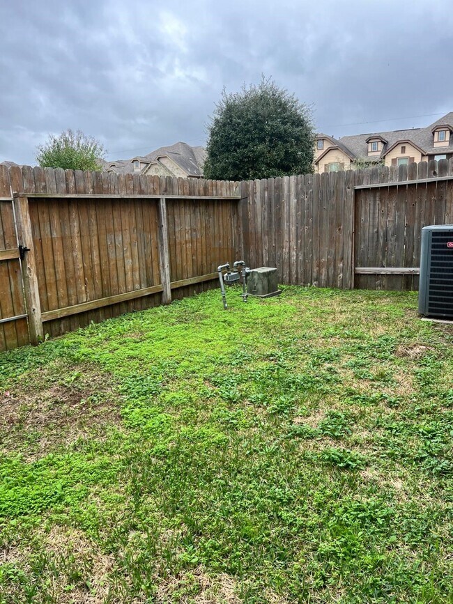 Building Photo - 14915 Silver Br Trl