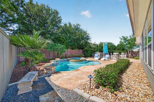 Building Photo - 2072 Laurie Darlin Dr