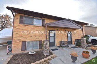 Building Photo - Amazing 3 Bed West Valley Unit!