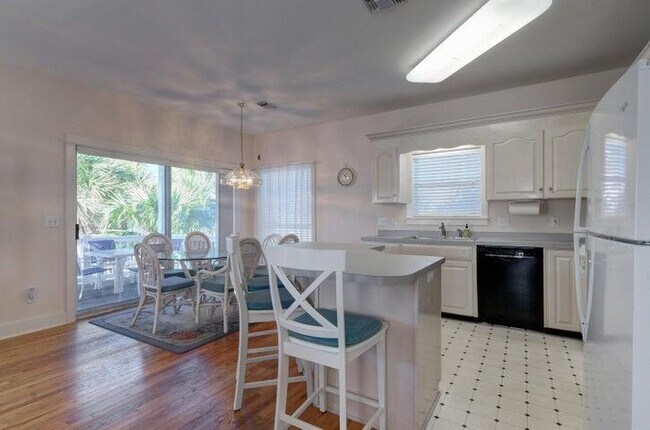 Building Photo - 1423 Sonata Ct