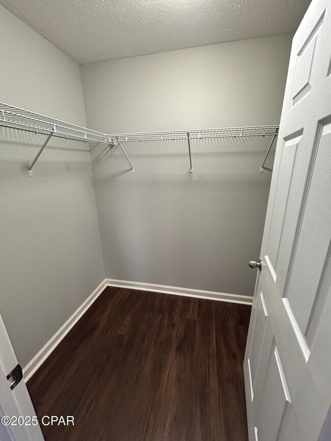 Building Photo - 810 E 24th St