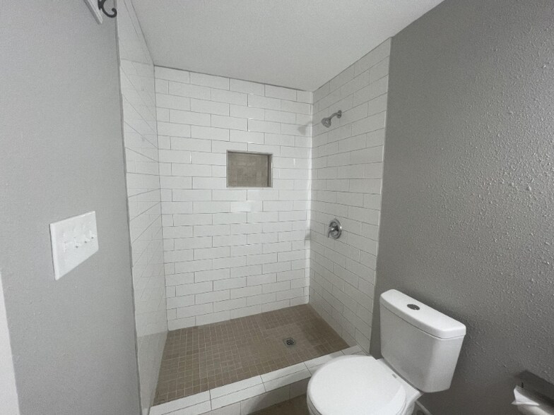 Building Photo - 2023 Beaver Ln