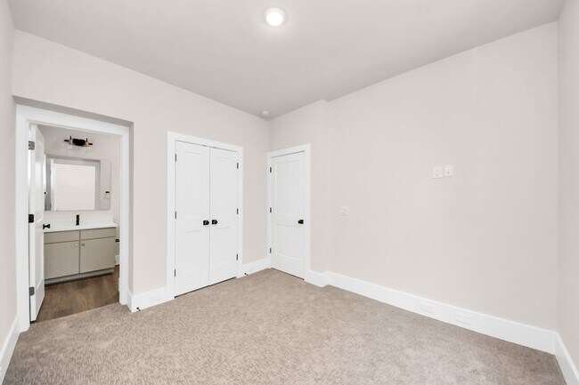 Building Photo - 783 Mansfield St