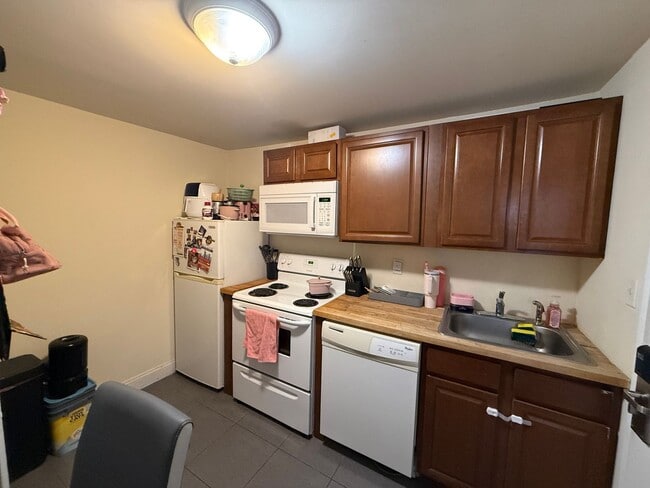 Building Photo - 1630 N Sydenham St