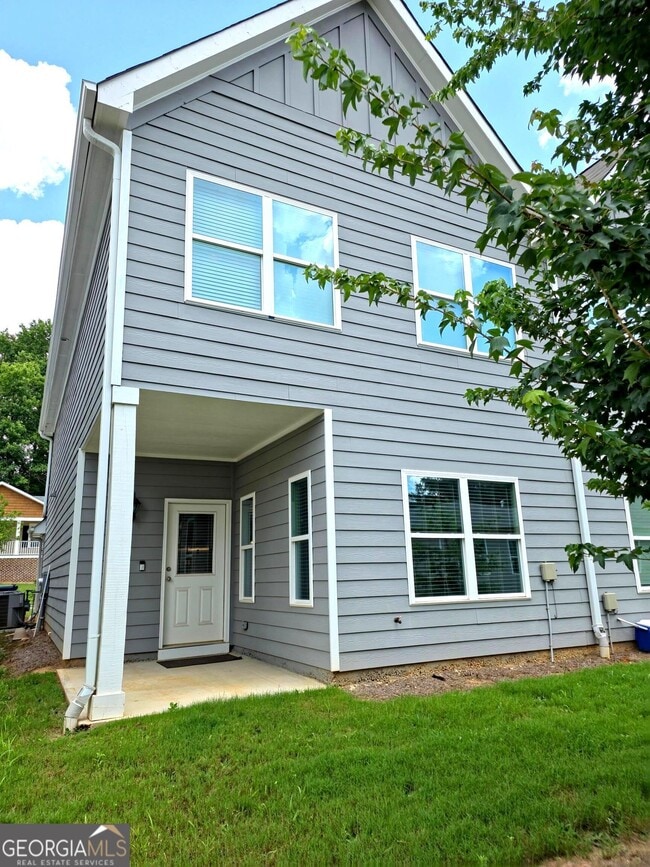 Building Photo - 430 Village Creek Dr SE