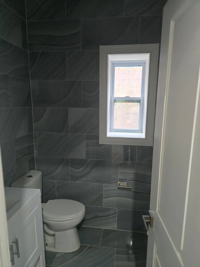 Building Photo - 2050 Strauss St