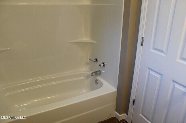 Building Photo - 1007 Bassett Dr