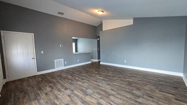 Building Photo - One Story Home in Royal Ridge, Davenport