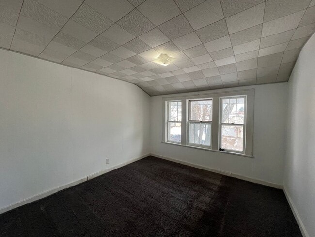 Building Photo - 406 S 6th Ave