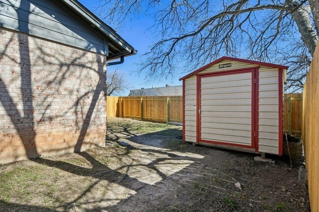 Building Photo - 9413 Quail Meadow Dr