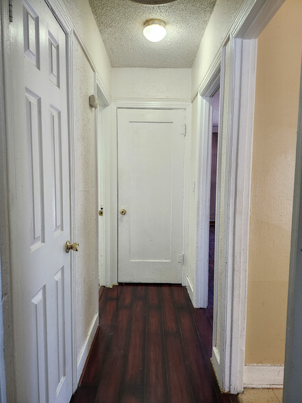 Building Photo - 1347 Genevieve St