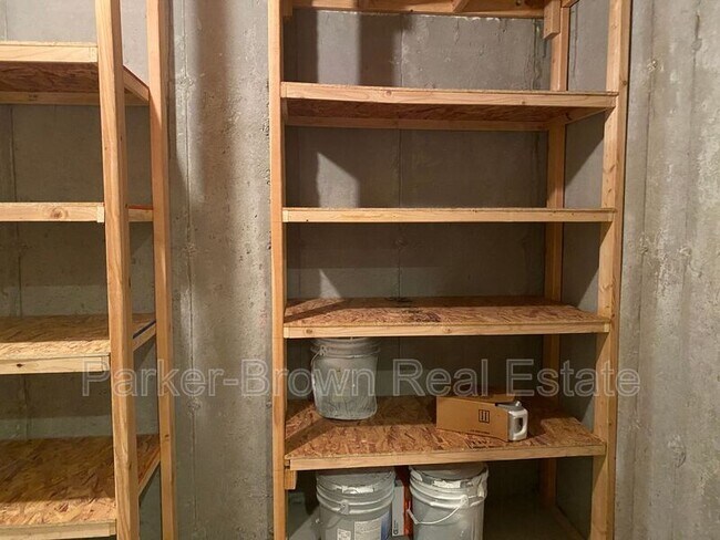 Building Photo - 5561 W Pkwy W