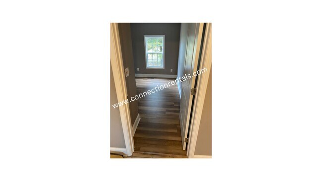 Building Photo - 138 Maresca Dr NE