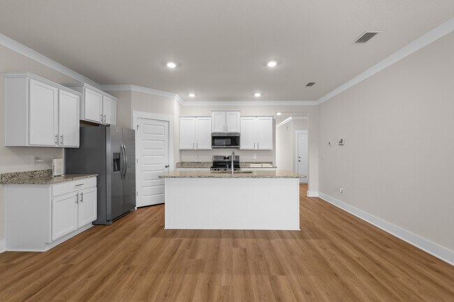 Building Photo - 1009 Hayward Lp