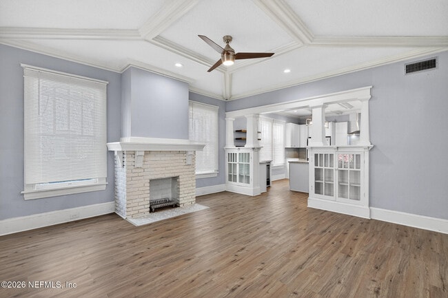 Building Photo - 310 W 10th St