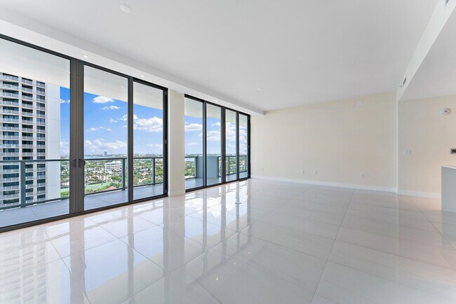 Building Photo - 3100 N Ocean Dr