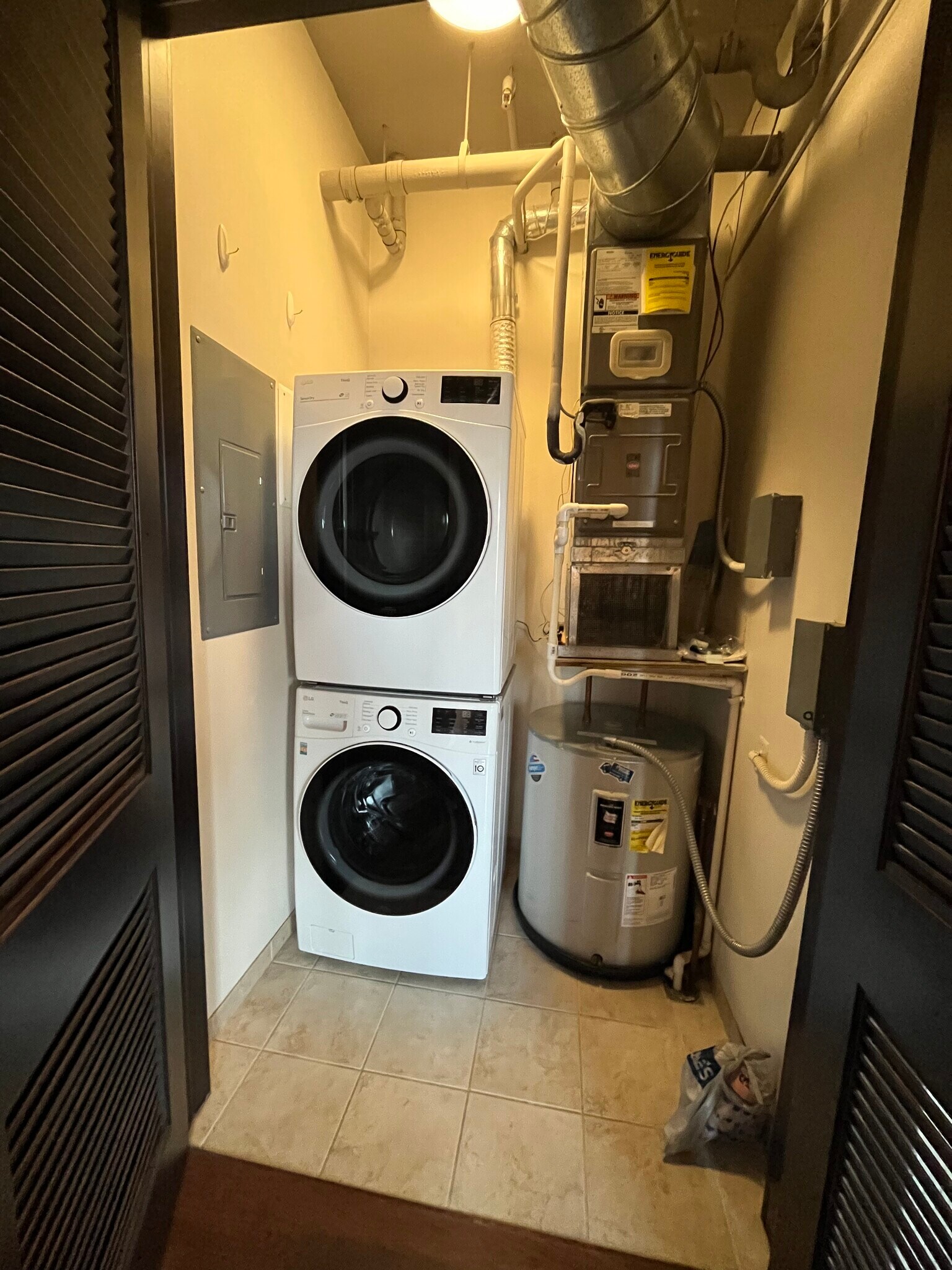 In unit Laundry - 201 S Saint Francis Ave