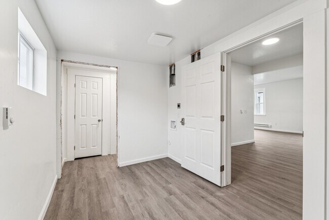 Building Photo - 913