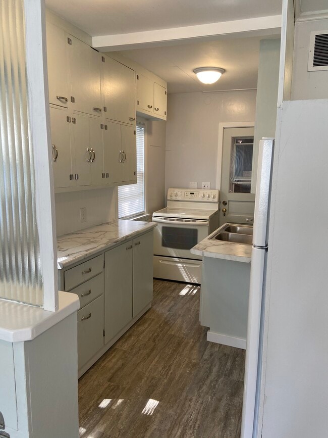 Building Photo - 1411 Portland Ave