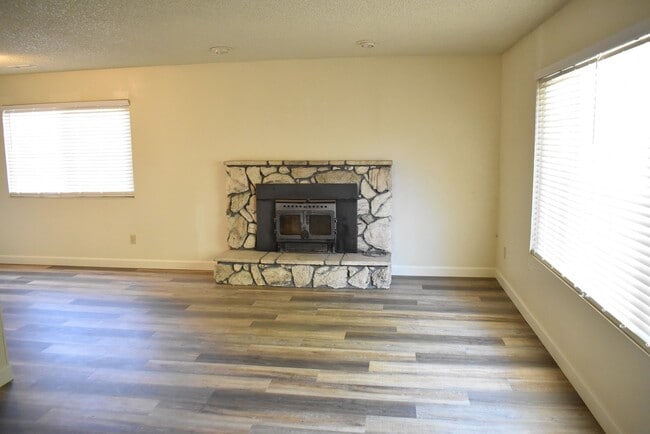 Building Photo - 247 Belford Pl