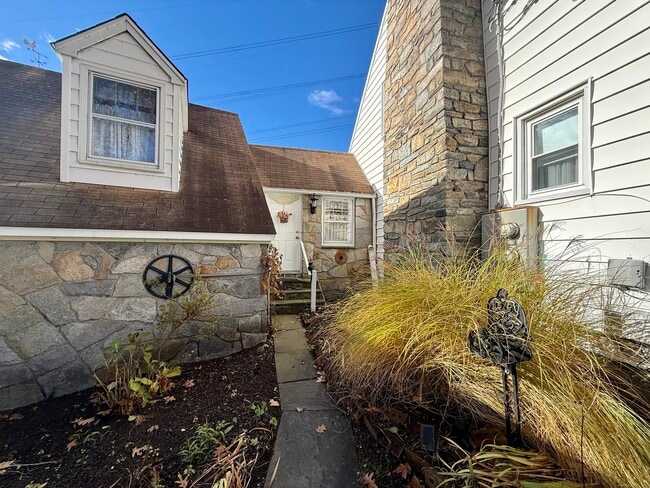 Building Photo - 176 Pocono Rd