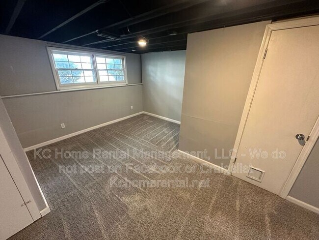 Building Photo - 710 NW Mock Ave