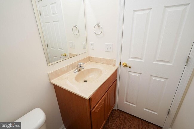Building Photo - 403 Parkview Ct