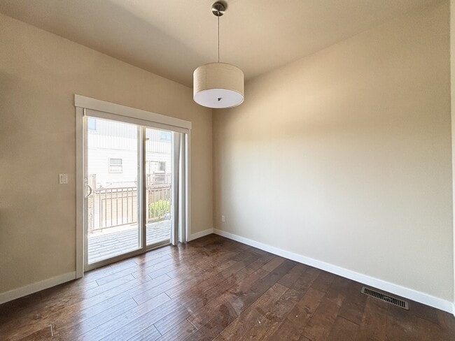 Building Photo - 8861 W Pine Valley Ln