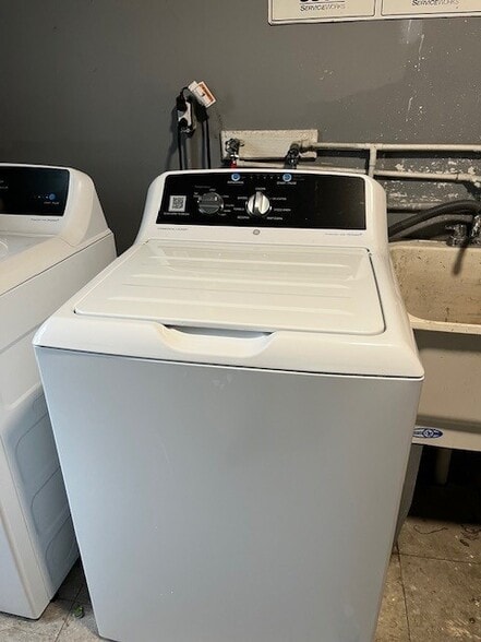 Building Photo - 1950 Nelawood Rd