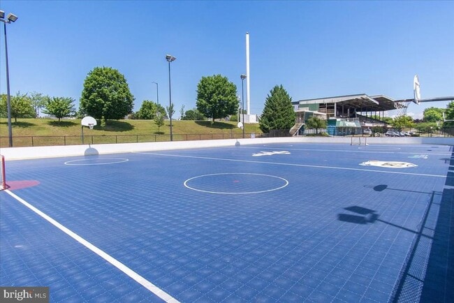 Building Photo - 250 N Mulberry St