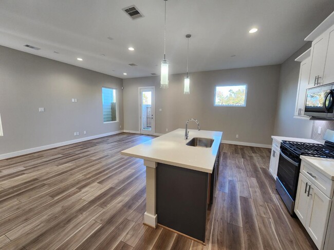 Building Photo - 3206 Bostic St
