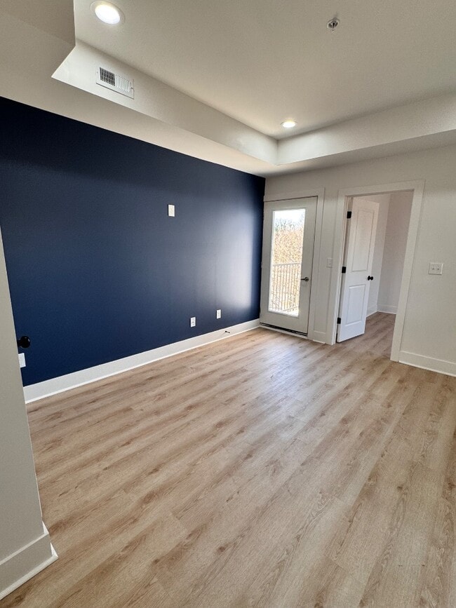 Building Photo - 3320 Elm Ave