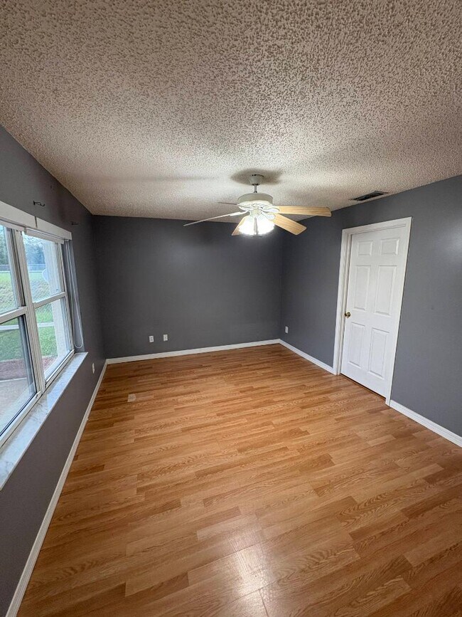 Building Photo - 436 Mango Cir