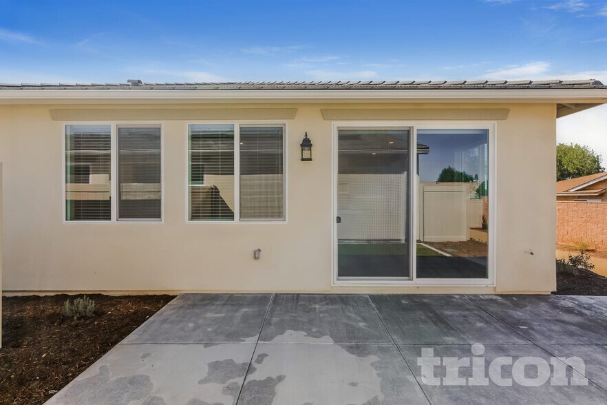 Building Photo - 639 Citron St