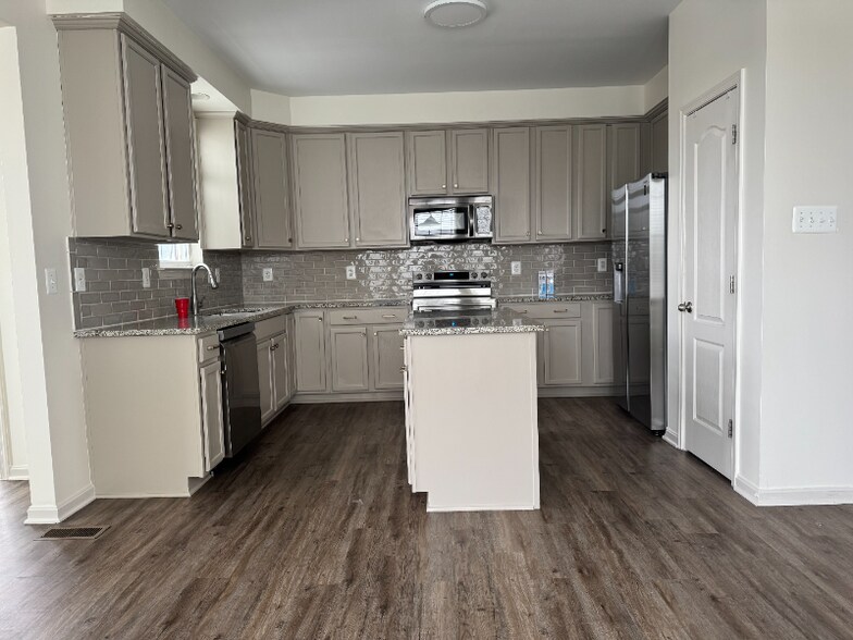 Building Photo - 12944 Yellow Jacket Rd