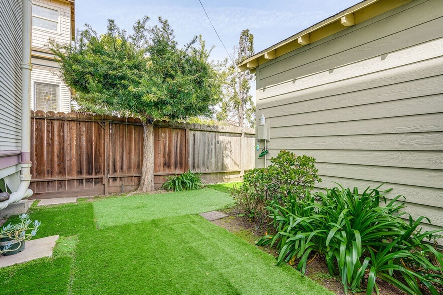 Building Photo - 2629 Eagle Ave