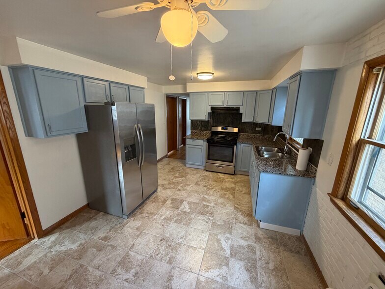 Kitchen - 2327 N 73rd Ave