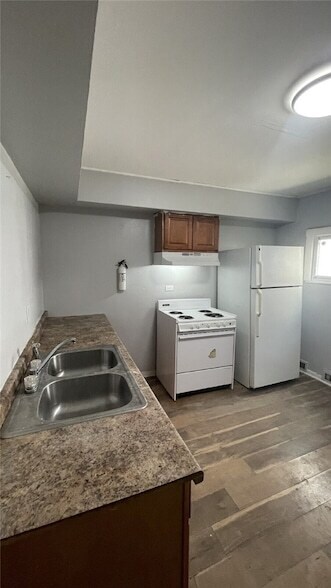 Building Photo - 447 Hays Ave
