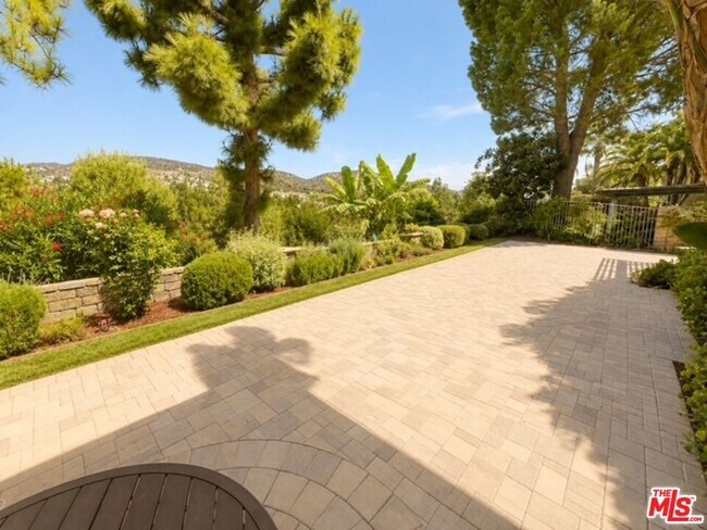 Building Photo - 7371 Westcliff Dr