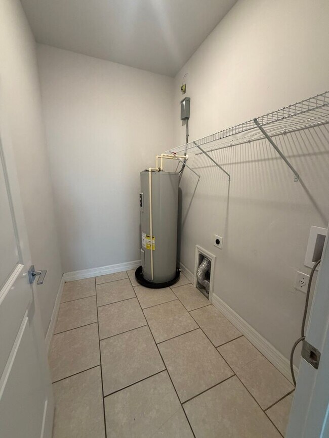 Building Photo - 1129 San Cristobal Ave