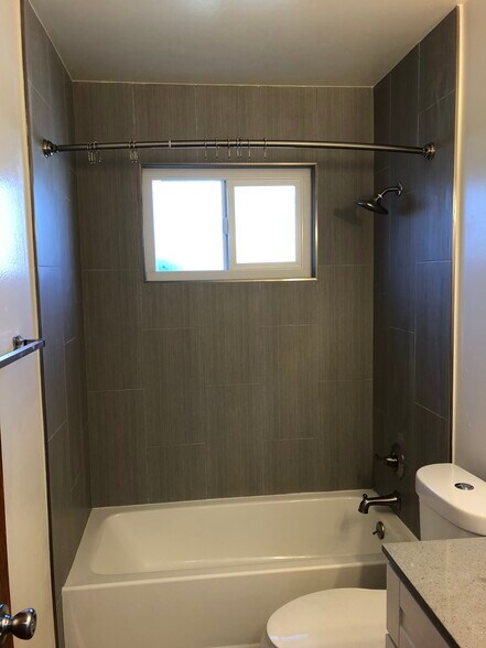 Building Photo - 72 Kim Louise Dr