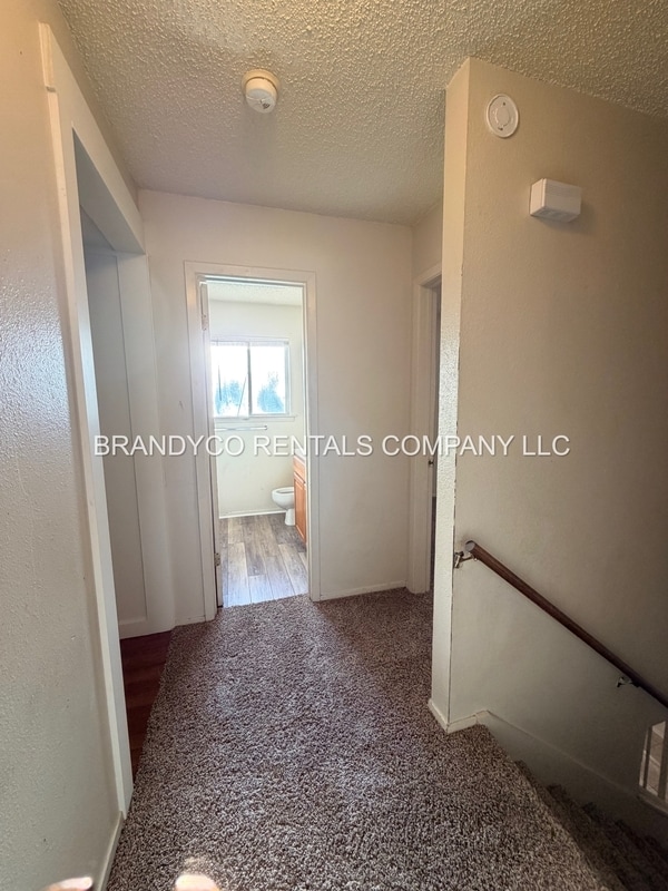 Building Photo - 1108 Royal Crest Dr