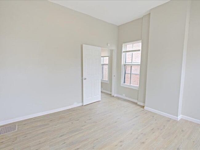 Building Photo - 6730 Vermont Ave