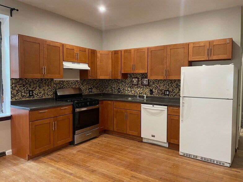 Kitchen (old image) - 211 Sumac St