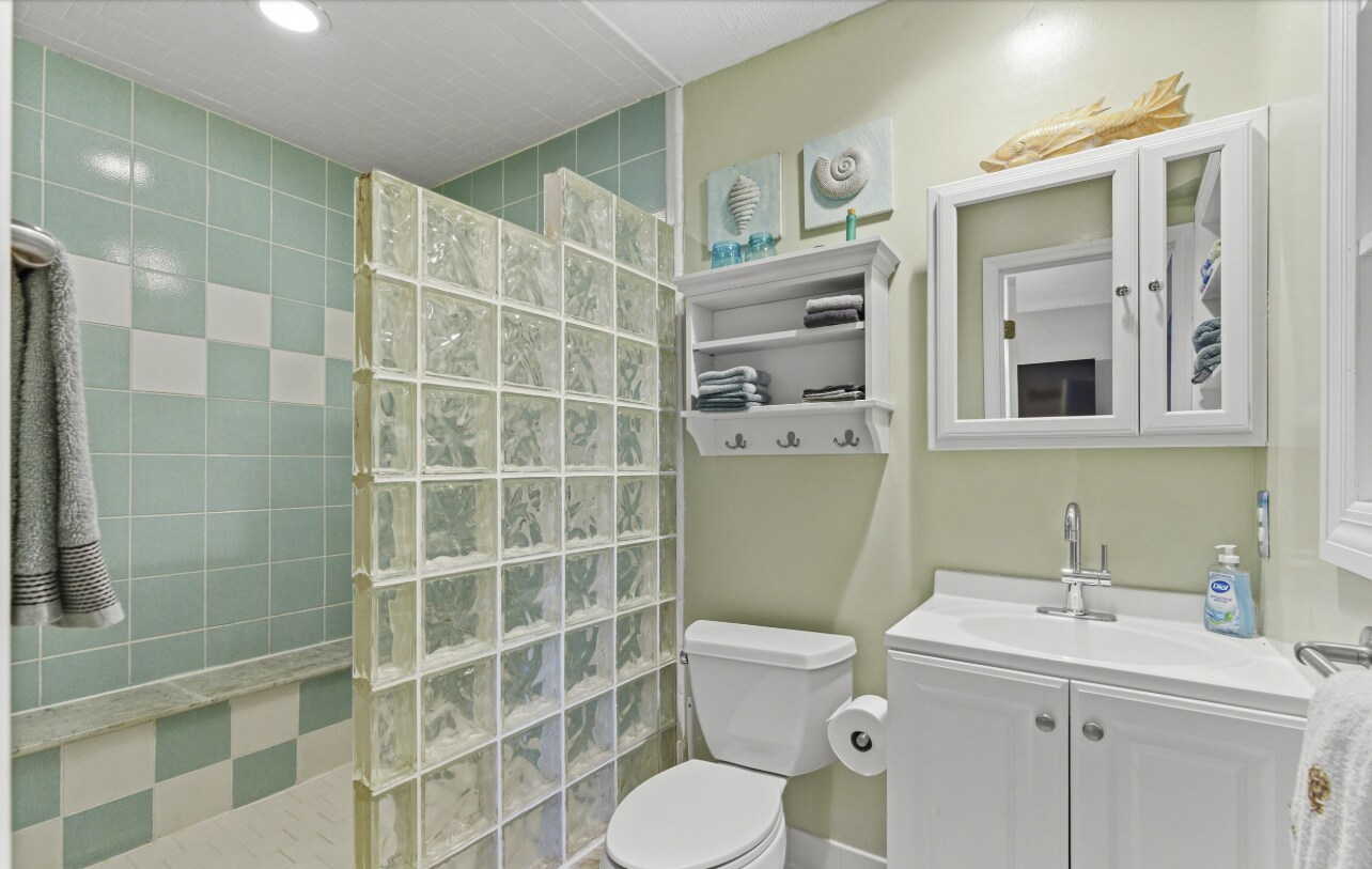 Building Photo - 1811 Eastern Dr