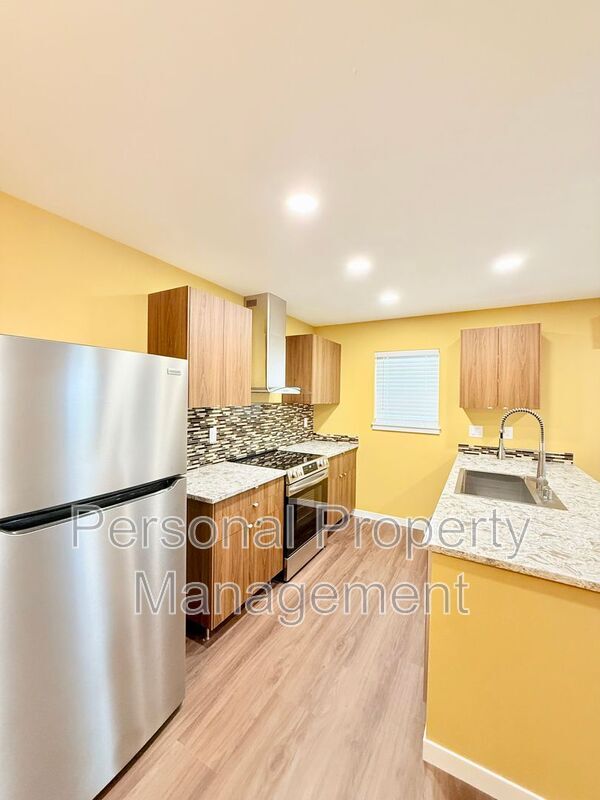 Building Photo - 5715 NE 74th Ct