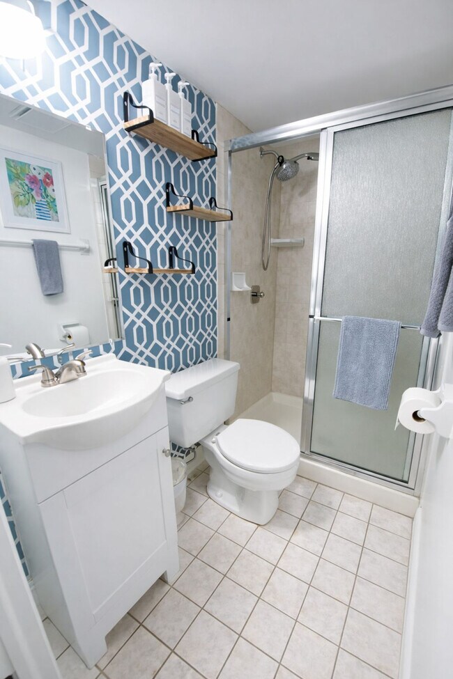 Building Photo - 11423-11425 5 Cedars Rd