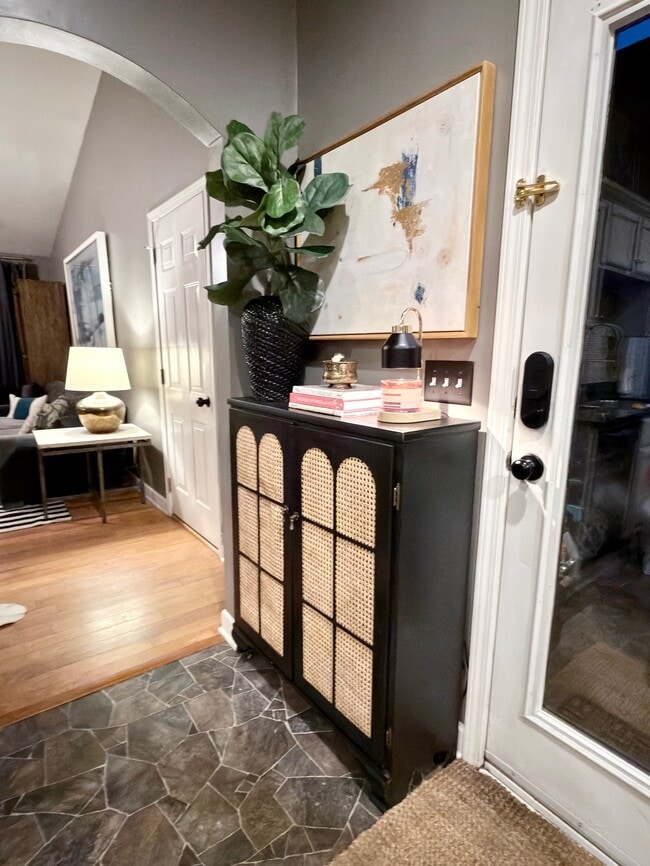 Building Photo - 1044 Hummingbird Ln