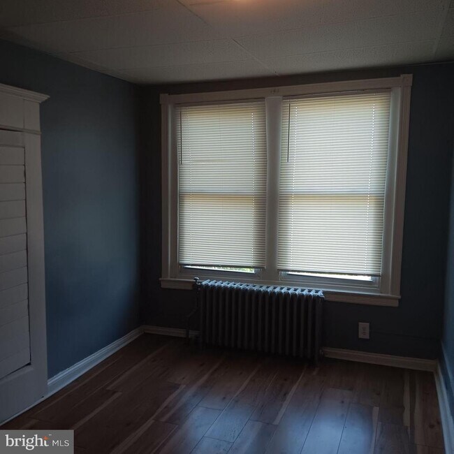 Building Photo - 464 E Cosgrove St